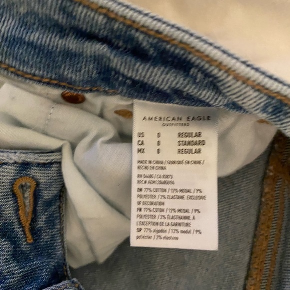 American Eagle Distressed Jeans - Picture 2 of 3